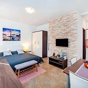F&r Apartment